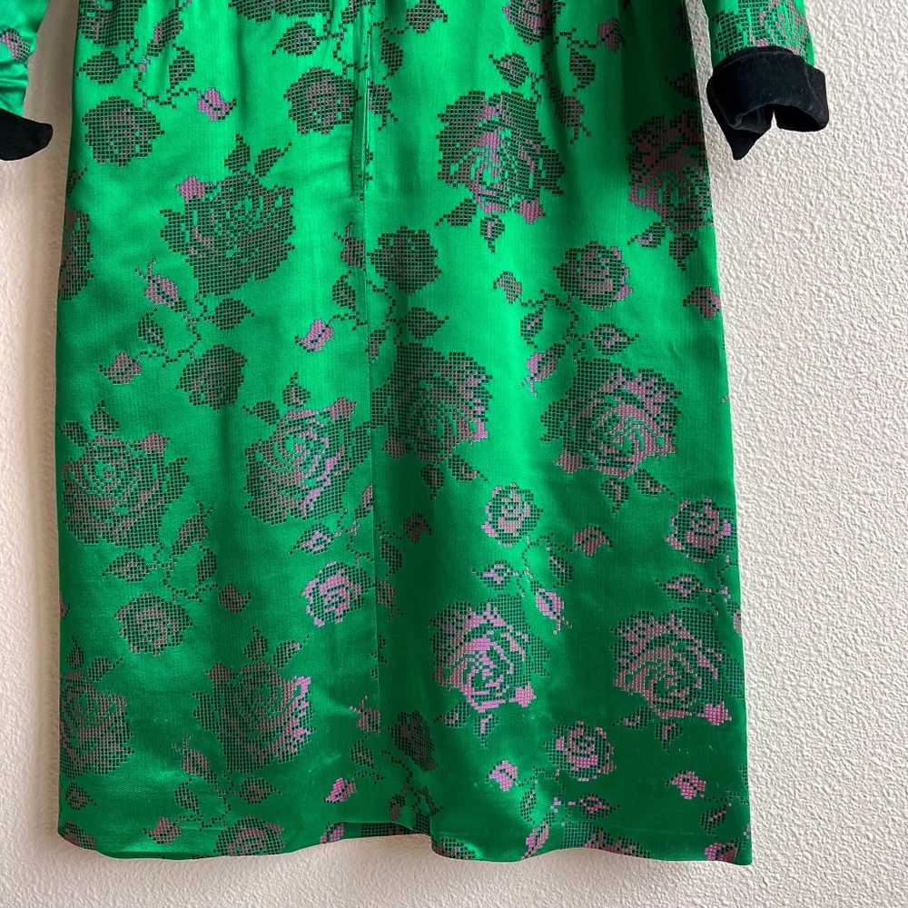 Vintage 1950s Emerald Satin Dress With Pink Florals (M) - Picture 11 of 12